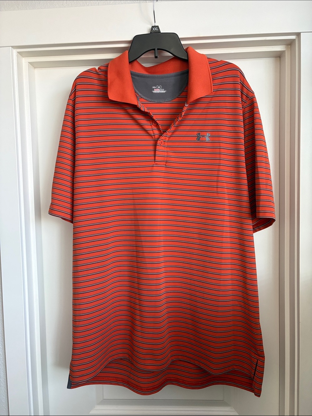 Under Armour Lot - 3 shirts & 1 Sweatshirt